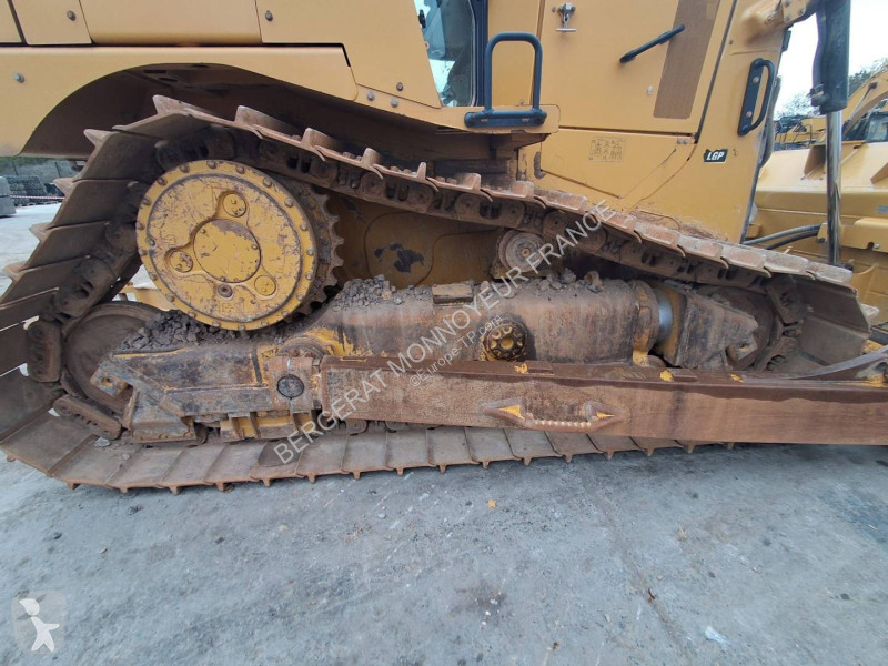 بلدوزر Caterpillar D6