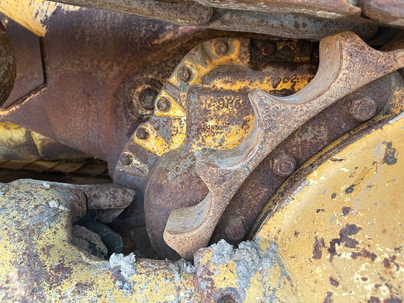 Bulldozer Caterpillar D6D with winch