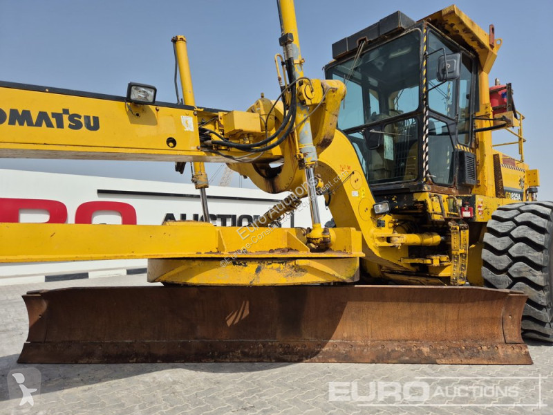 Buldozer Komatsu GD825A-2