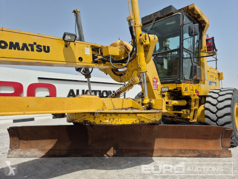 Bulldozer Komatsu GD825A-2