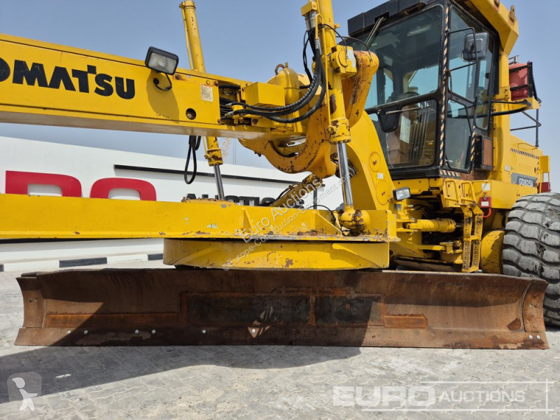 Buldozer Komatsu GD825A-2