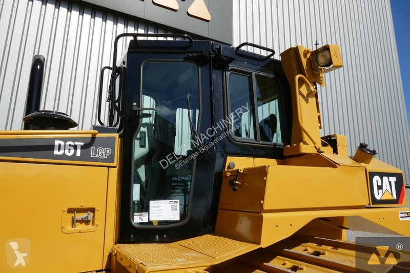 بلدوزر Caterpillar D6T