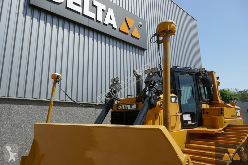 بلدوزر Caterpillar D6T
