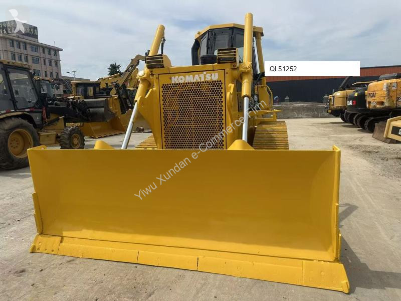 Buldozér Komatsu D65