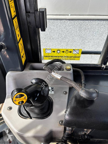 بلدوزر Komatsu D37 PX23