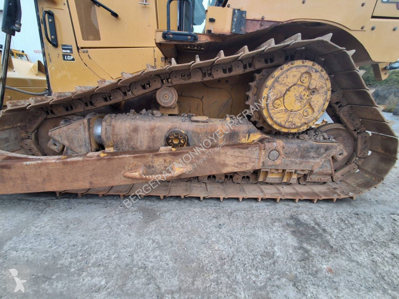 بلدوزر Caterpillar D6