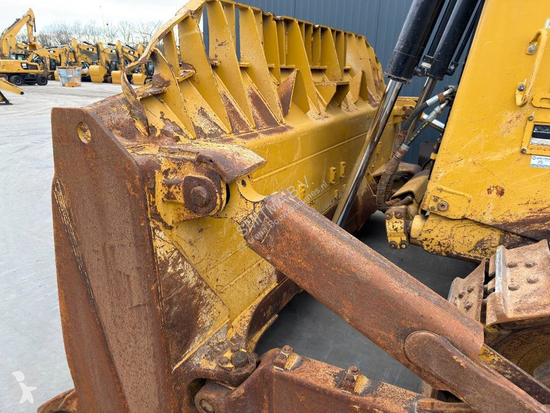Buldozér Caterpillar - CE