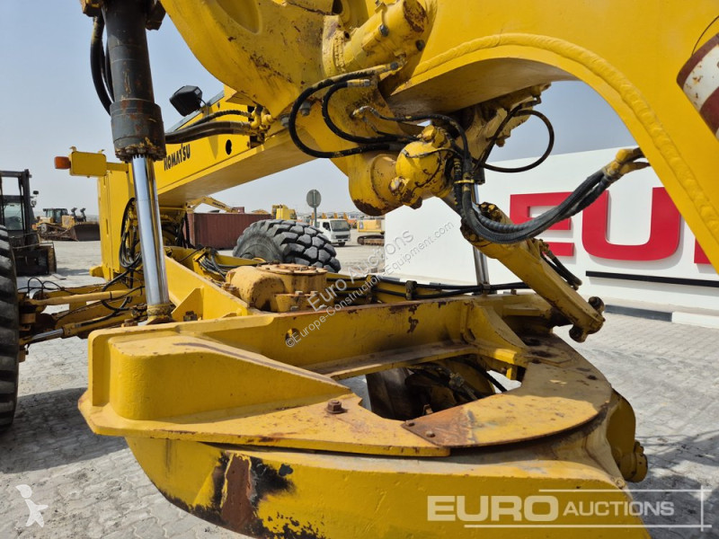 Buldozer Komatsu GD825A-2
