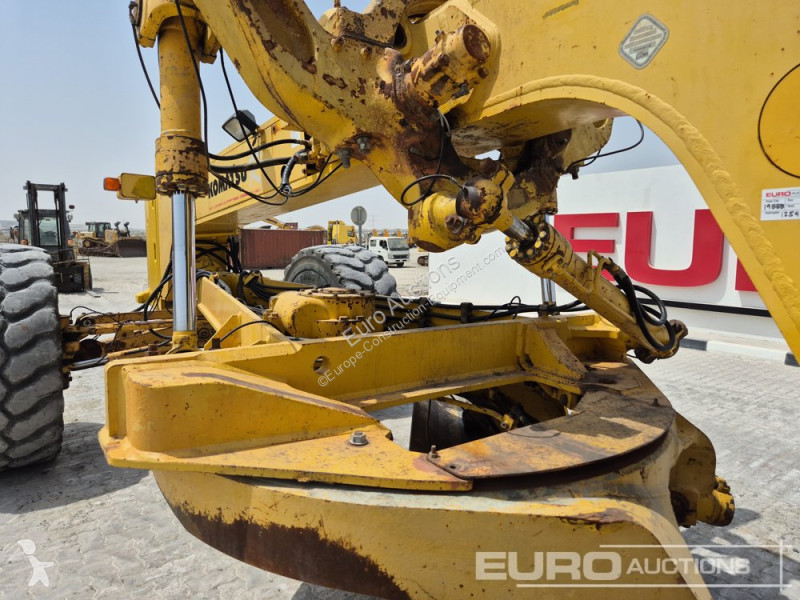 Buldozer Komatsu GD825A-2