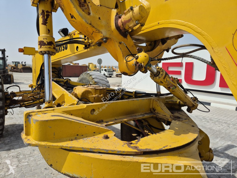 Buldozer Komatsu GD825A-2