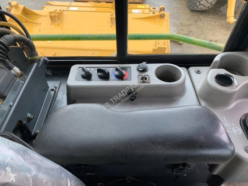 بلدوزر Komatsu PX-23