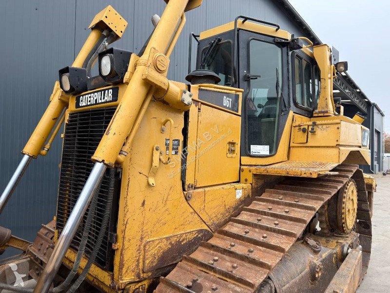 Buldozér Caterpillar D6T