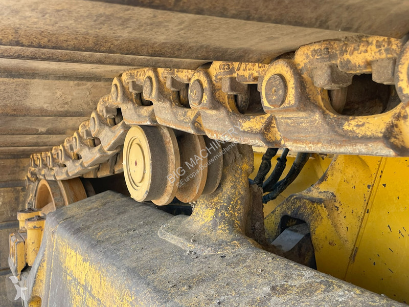 بلدوزر Komatsu i-24