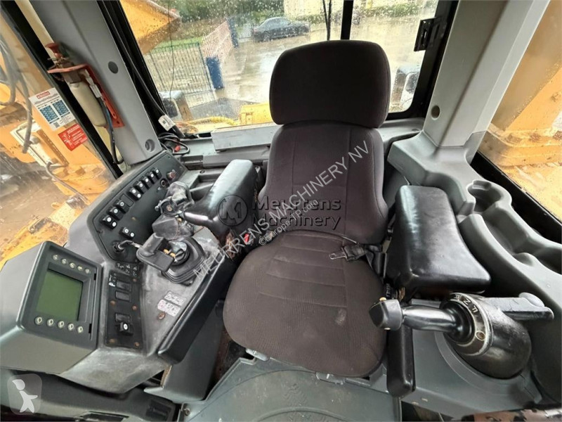 بلدوزر Caterpillar D8T