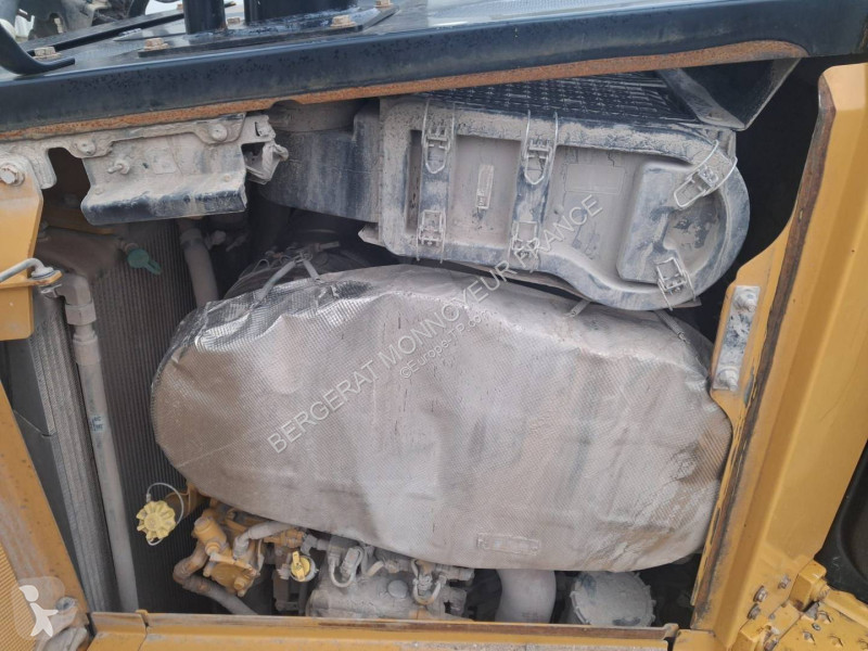بلدوزر Caterpillar D6