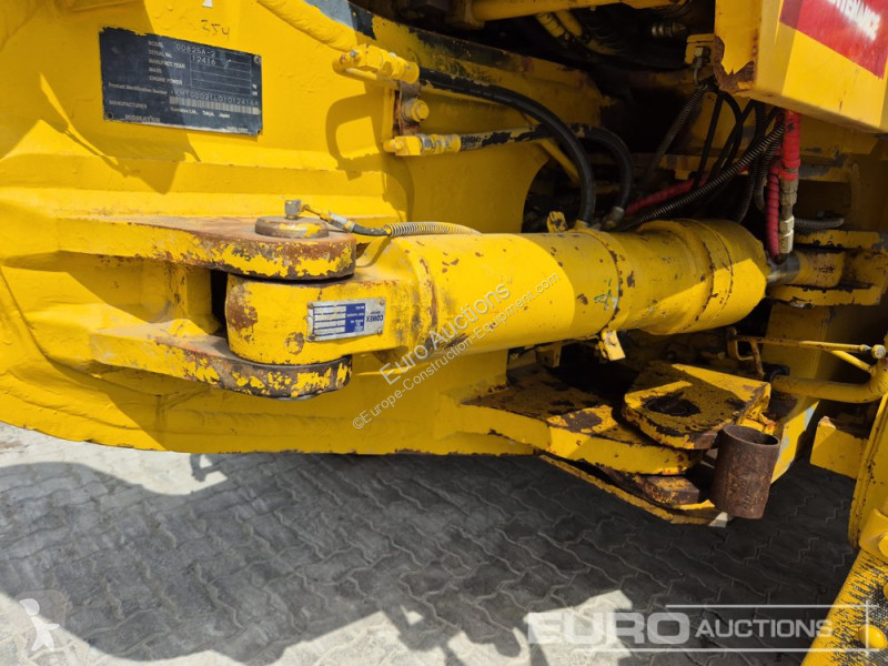 Buldozer Komatsu GD825A-2