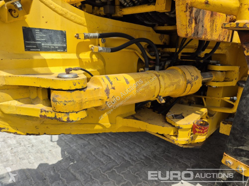 Buldozer Komatsu GD825A-2