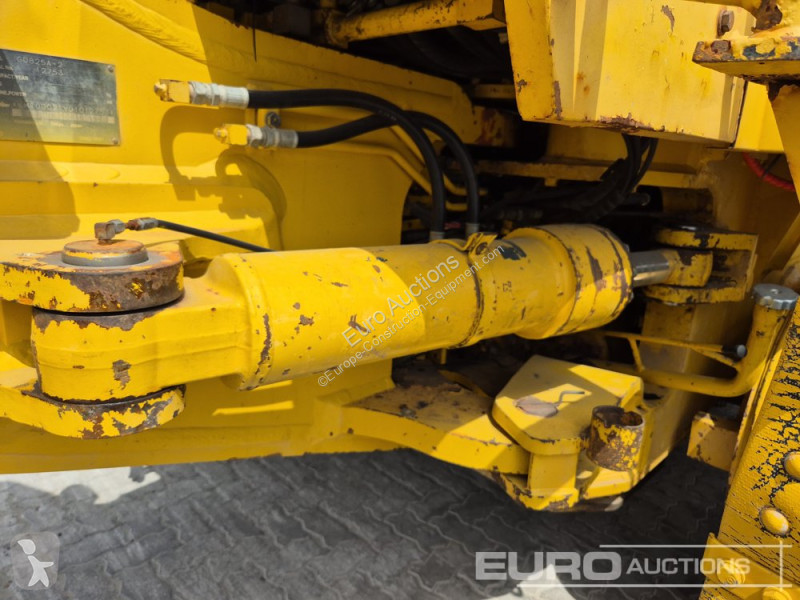 Buldozer Komatsu GD825A-2