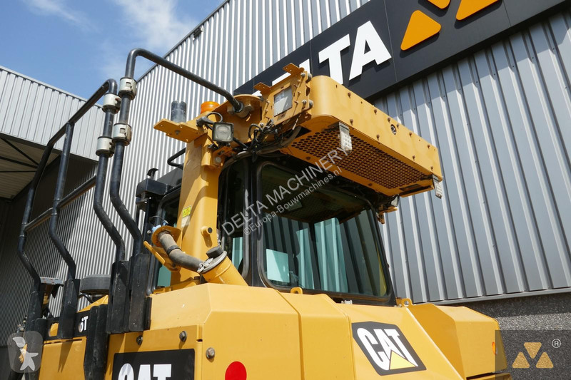 Buldozer Caterpillar D6T