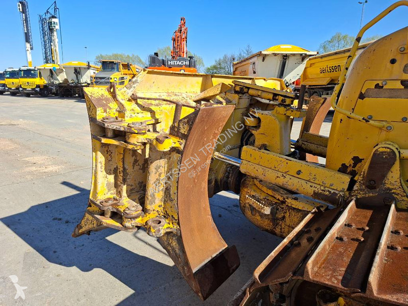 Buldozér Komatsu i-24