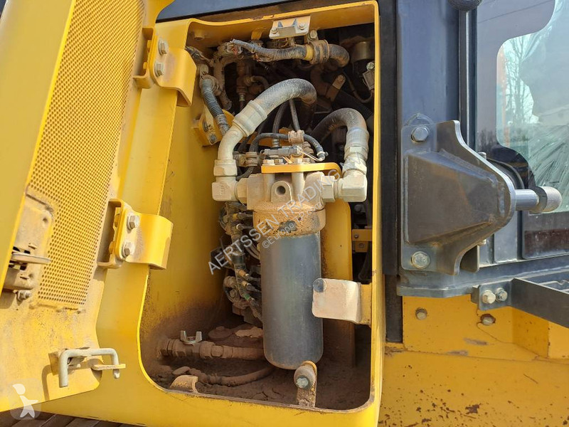 بلدوزر Komatsu i-24