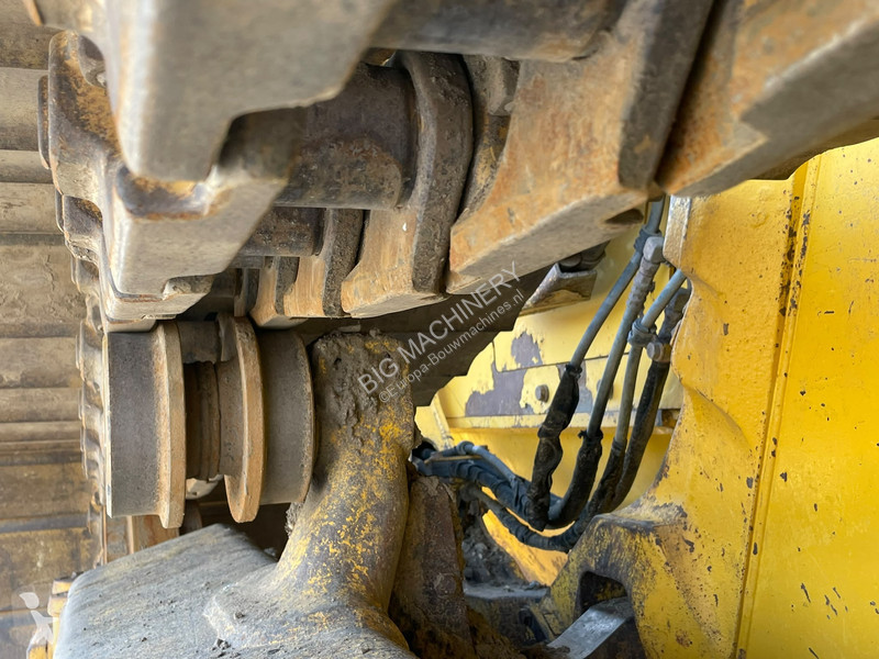 بلدوزر Komatsu i-24