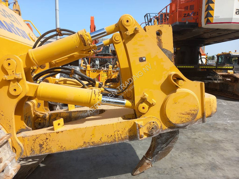 Buldozér Komatsu D275A-5R (EXW - Abu Dhabi)