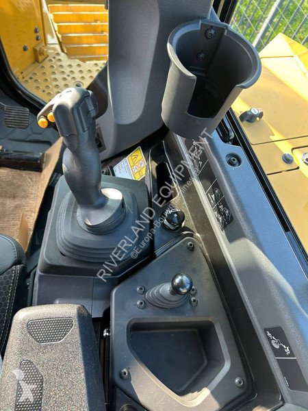 بلدوزر Caterpillar D6 new unused with factory...