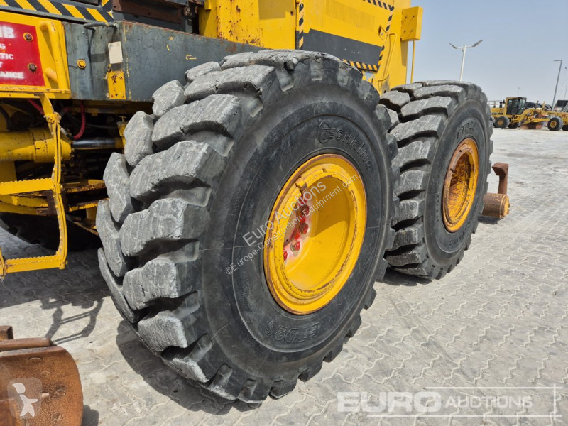 Buldozer Komatsu GD825A-2