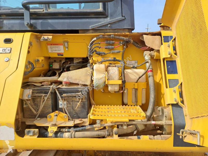 بلدوزر Komatsu i-24