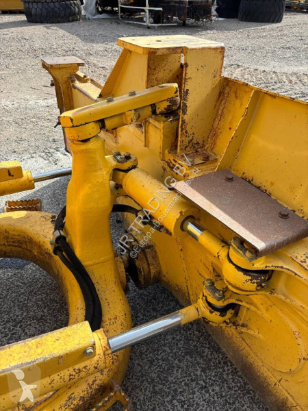 بلدوزر Komatsu D37 PX23