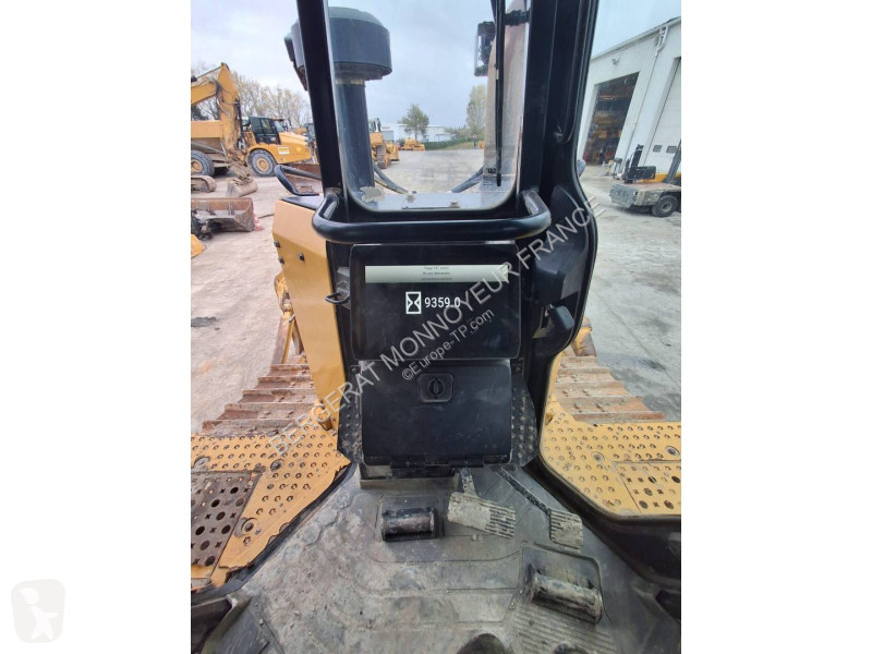 بلدوزر Caterpillar D6