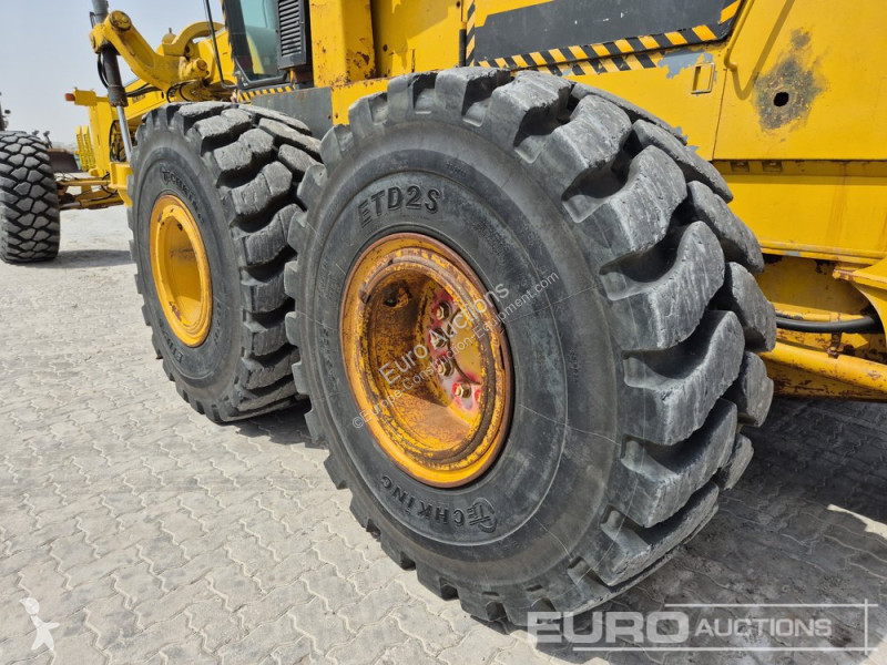 Buldozer Komatsu GD825A-2