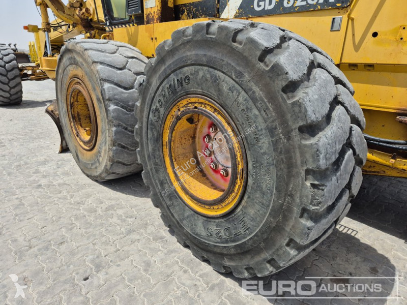 Buldozer Komatsu GD825A-2