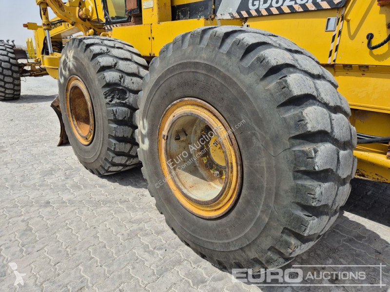 Buldozer Komatsu GD825A-2