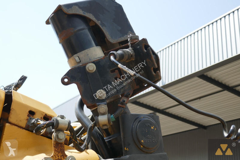 بلدوزر Caterpillar D6T
