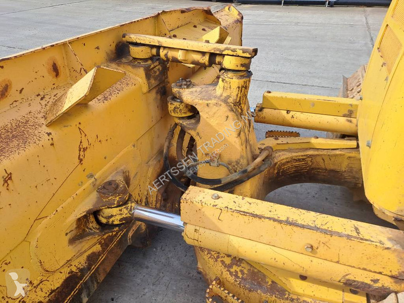 بلدوزر Komatsu i-24