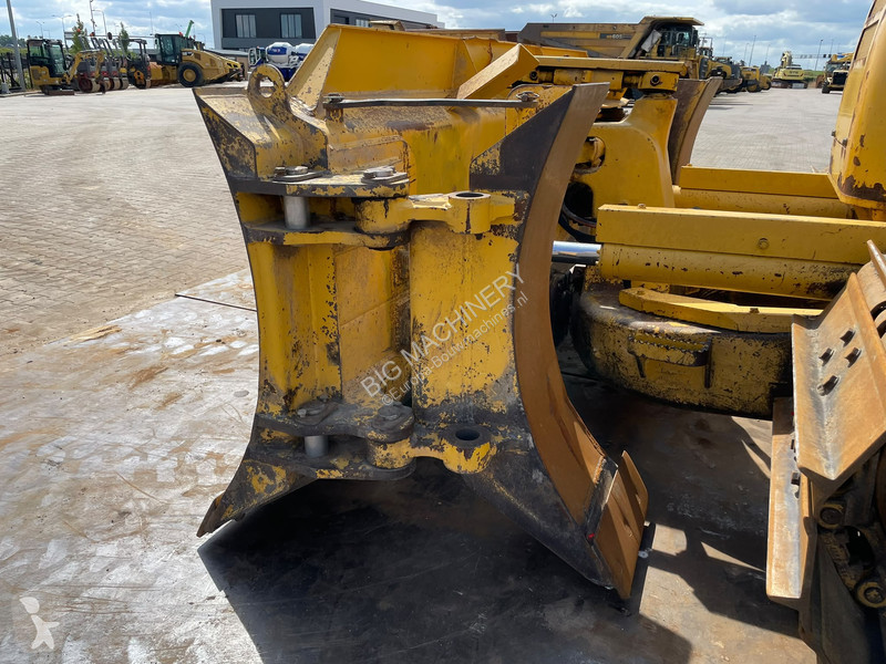 بلدوزر Komatsu i-24