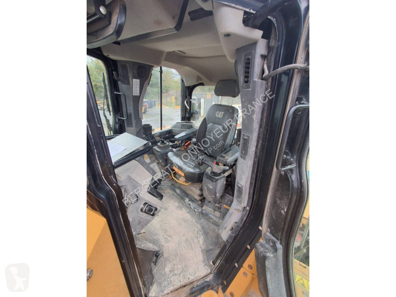 بلدوزر Caterpillar D6