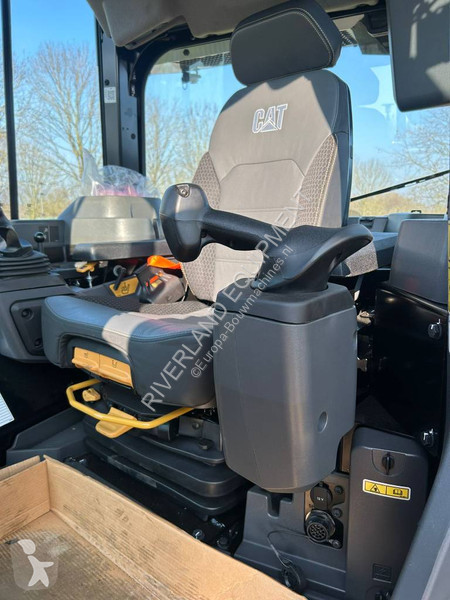 بلدوزر Caterpillar D6 new unused with factory...