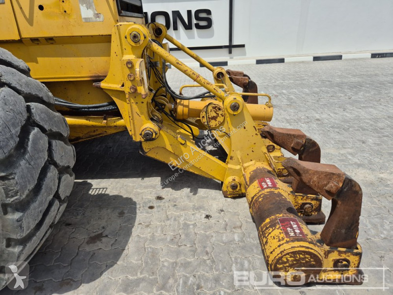 Buldozer Komatsu GD825A-2