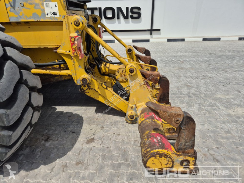 Bulldozer Komatsu GD825A-2
