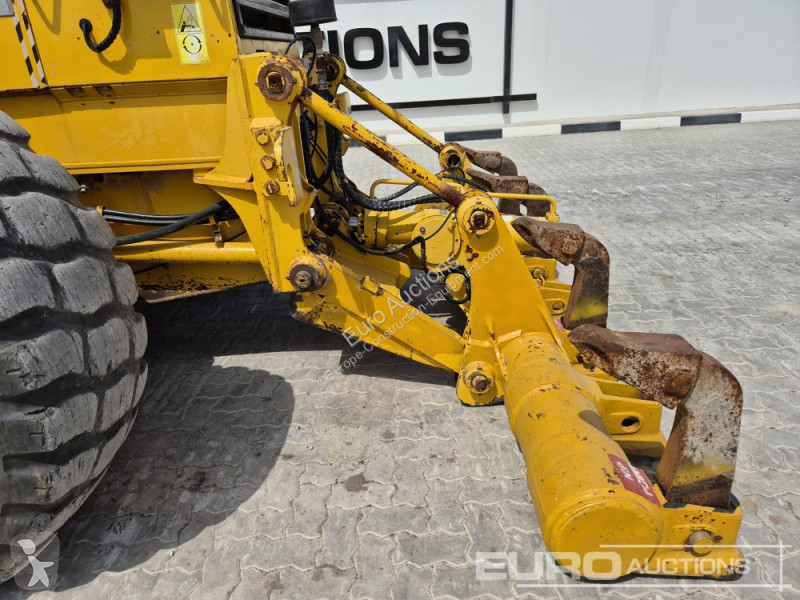 Buldozer Komatsu GD825A-2