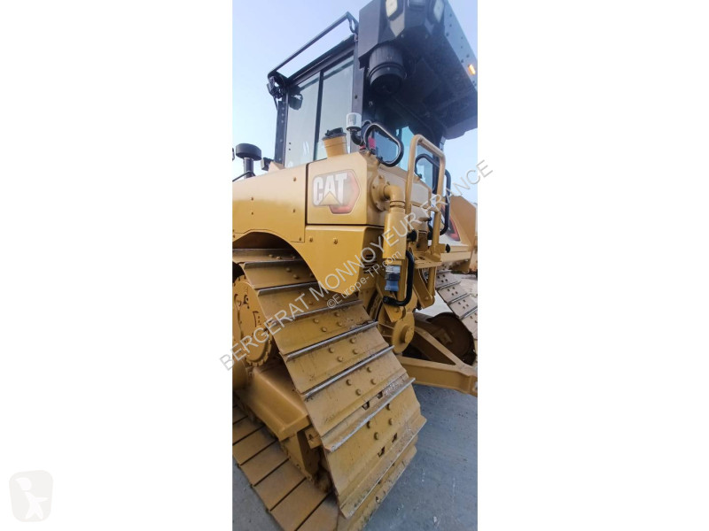 بلدوزر Caterpillar D6
