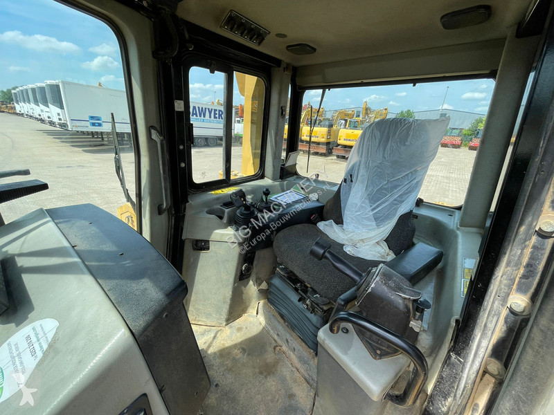 Бульдозер Caterpillar D6T