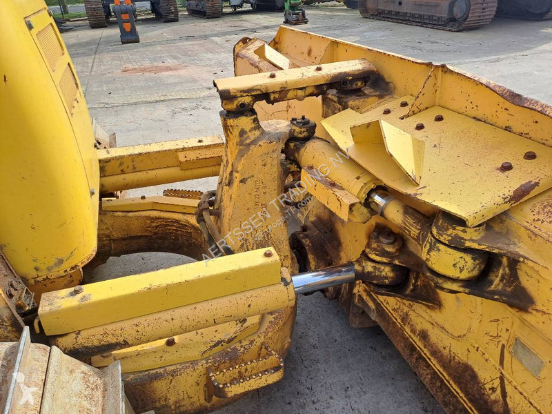 بلدوزر Komatsu i-24