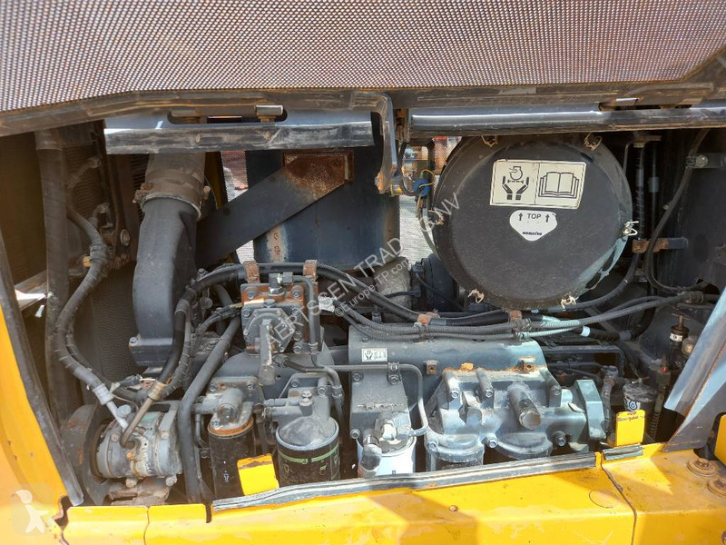 Buldozér Komatsu D275A-5R (EXW - Abu Dhabi)