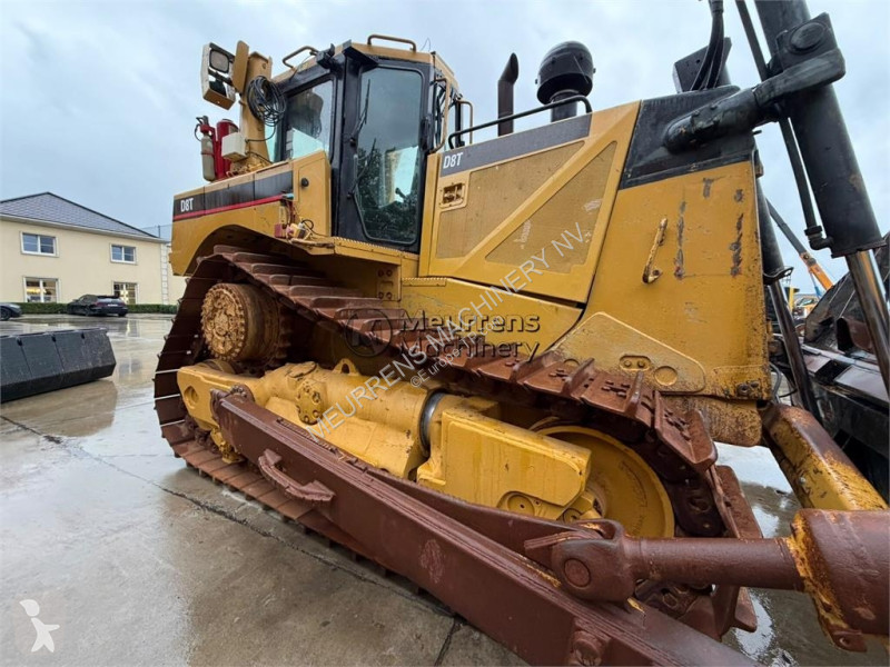 بلدوزر Caterpillar D8T