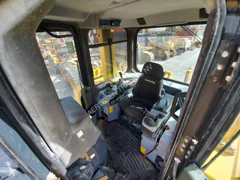 Bulldozer Komatsu D275A-5R (EXW - Abu Dhabi)