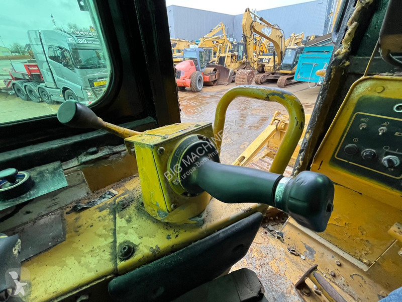 Bulldozer Caterpillar - Single shank ripper